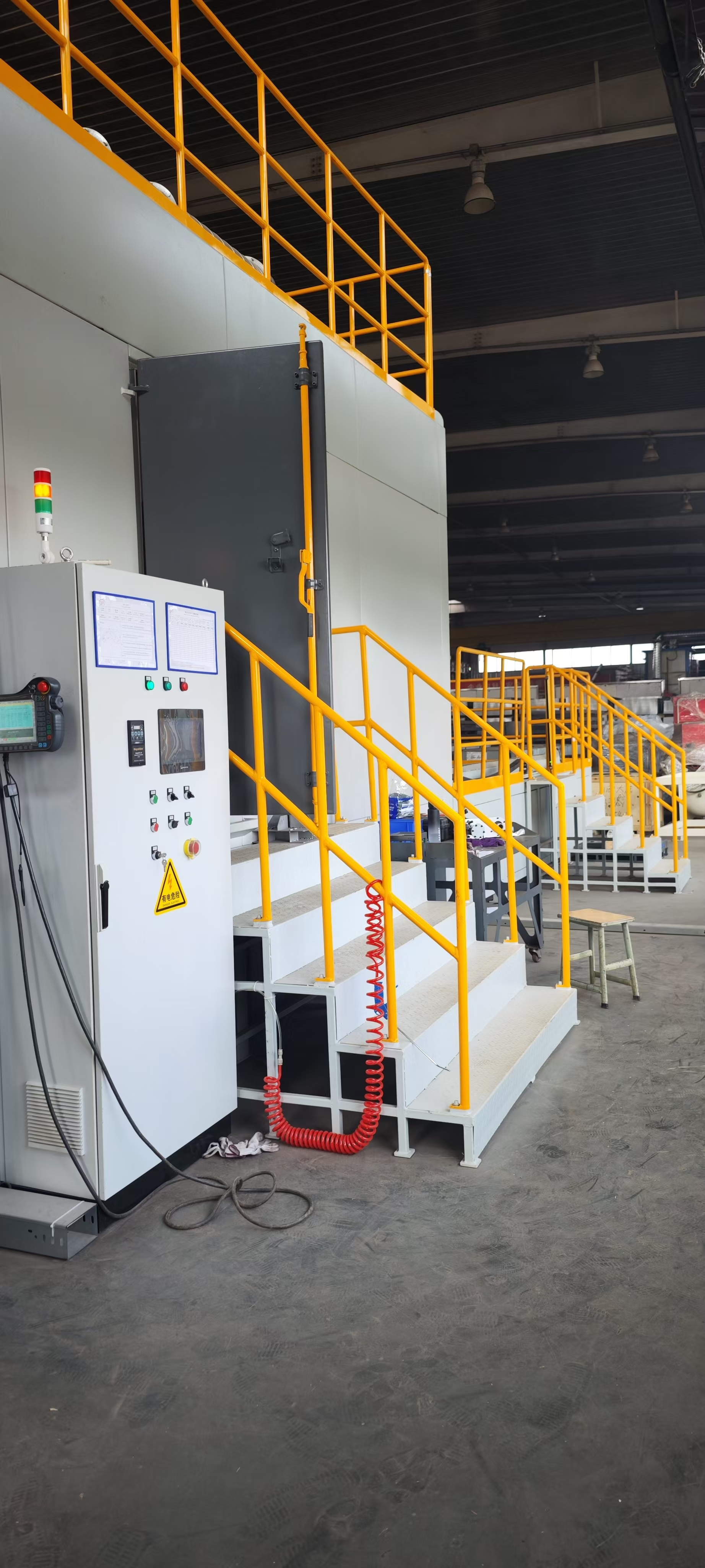 自動化噴砂，解放人工效率高